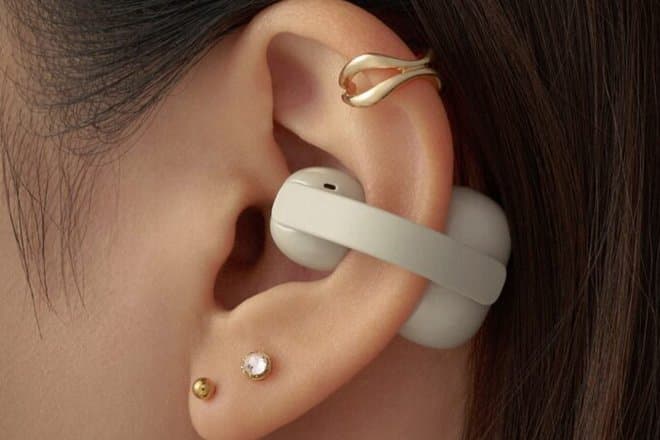 Sony представила футуристичные наушники-клипсы LinkBuds Clip