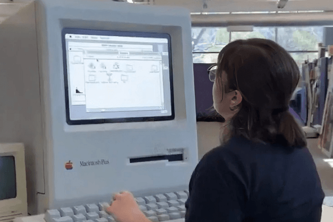 Музей истории компьютеров представил комично большой Apple Macintosh