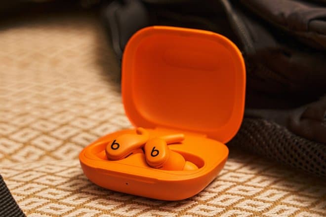 Apple представила Powerbeats Fit: спортивные наушники за 200 долларов